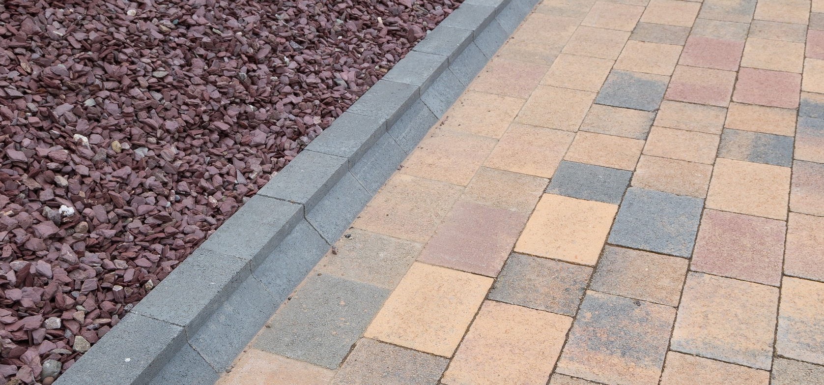 Castlestone Paving Curragh Blend & Charcoal Kerb Block