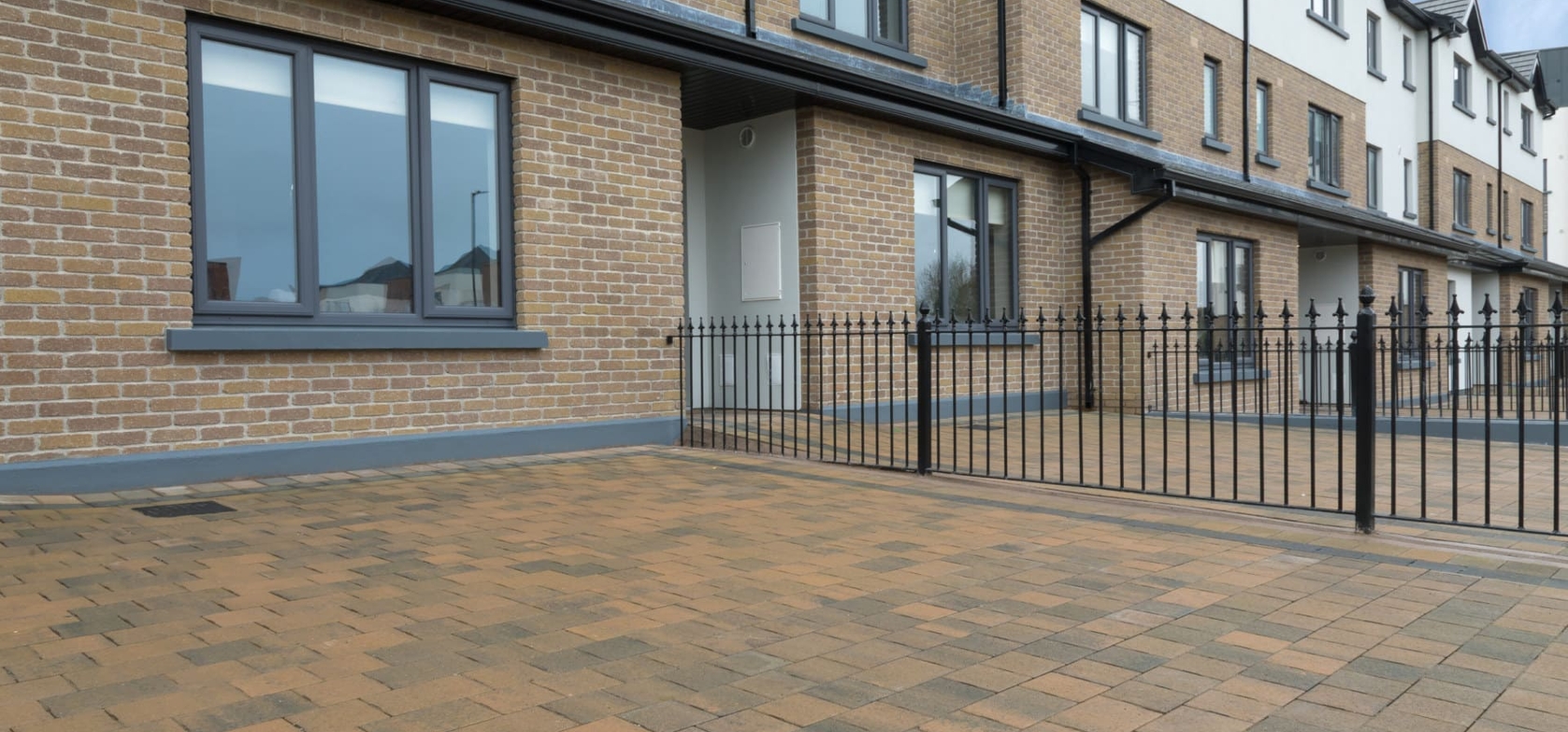 Huntstown Brick Golden Multi Rumbled & Aqua Thomond Paving