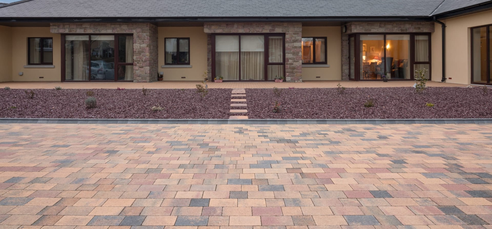 Castlestone Paving Curragh Blend & Charcoal Kerb Block