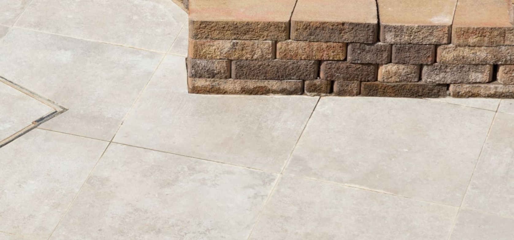 Petite Bordeaux Walling Sandstone & Grigio Porcelain Paving