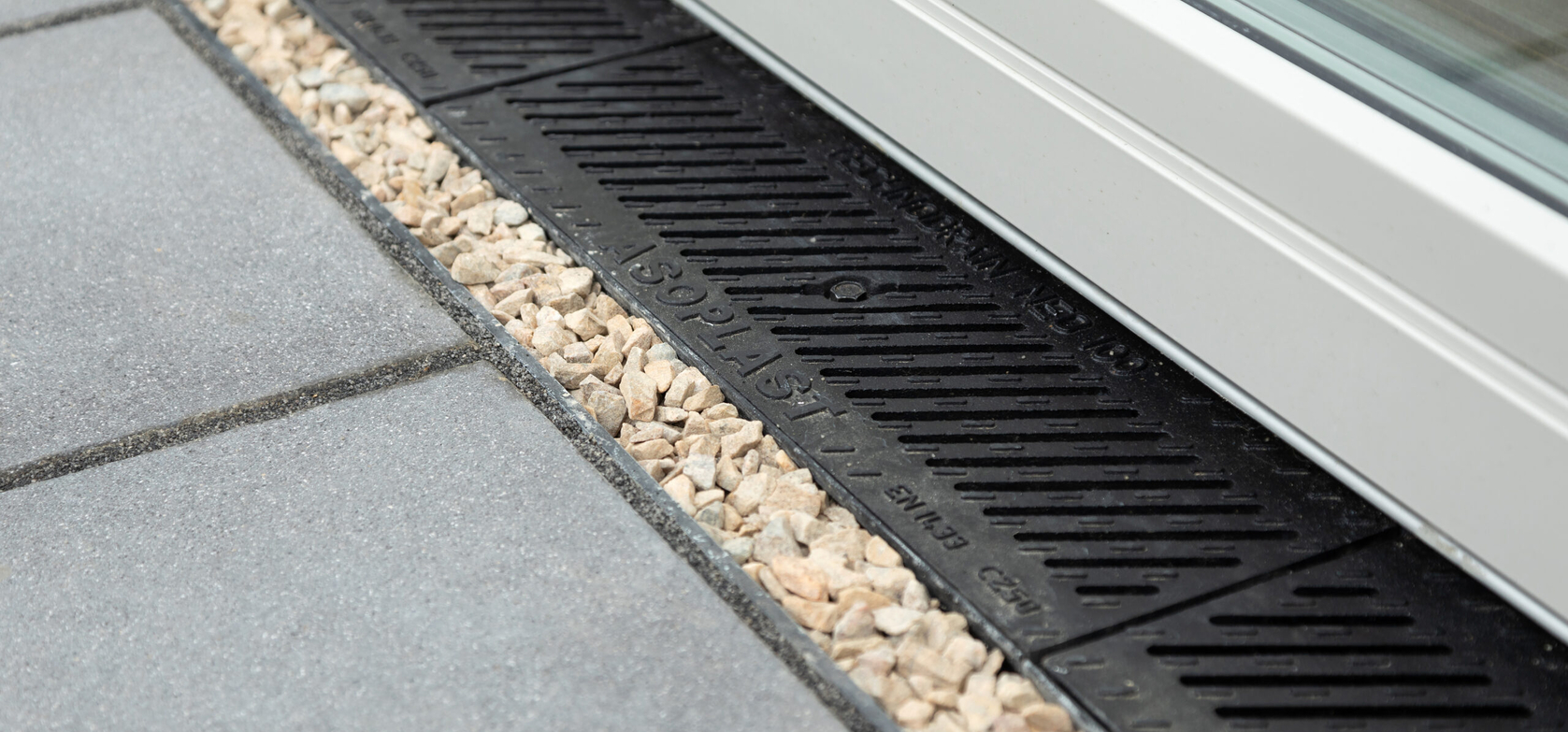 Sable Grey Paving Slabs & Autumn Gold 