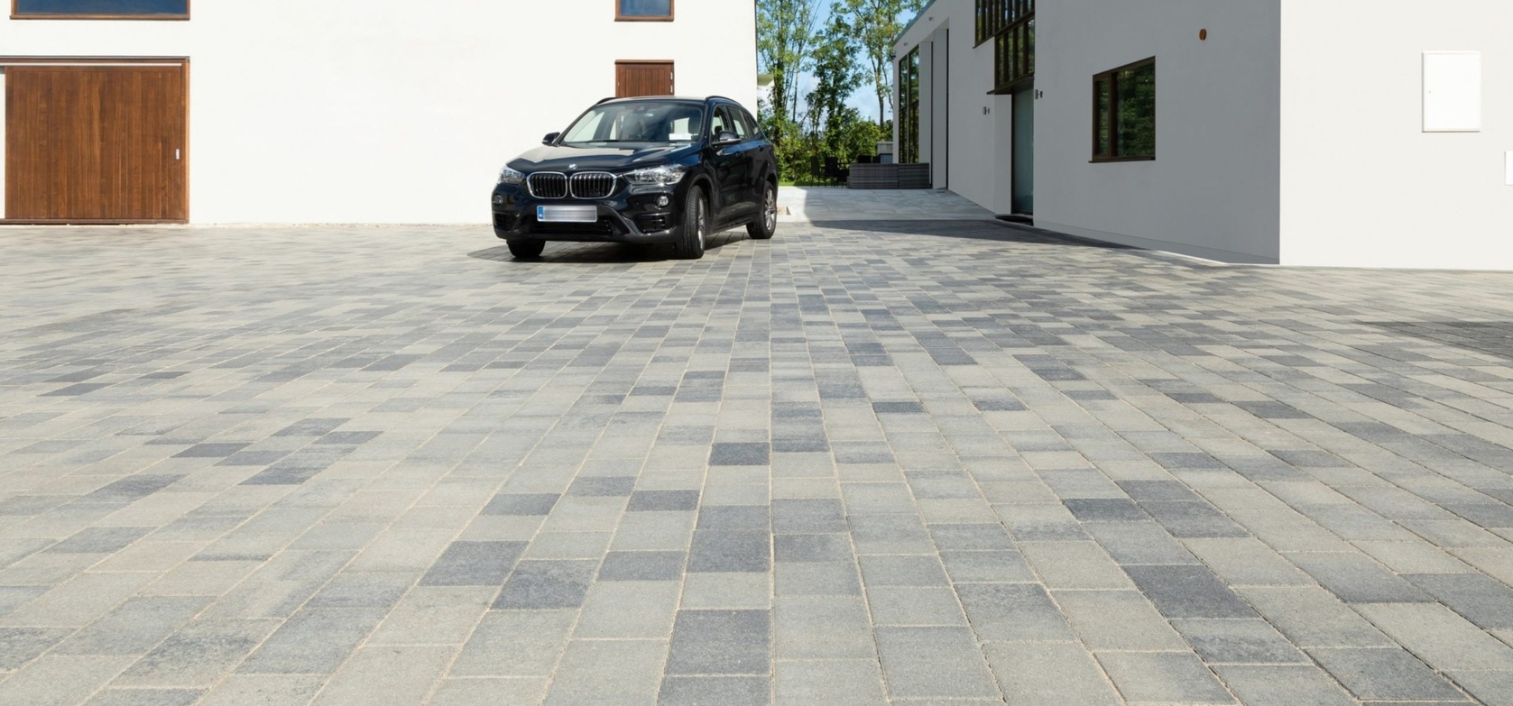 Thomond Limestone Blend & Verona Midnight Setts