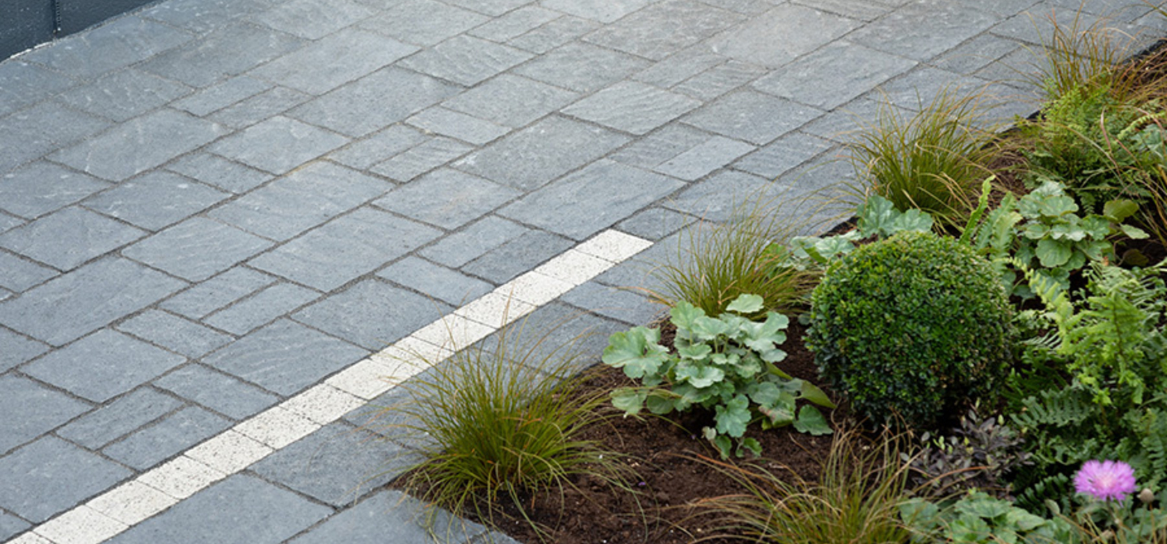 Urbana Charcoal Paving & Verona Setts White Granite