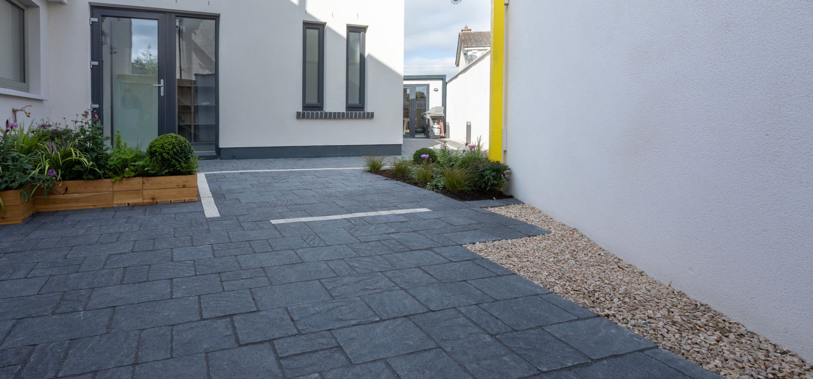 Urbana Charcoal Paving & Verona Setts White Granite