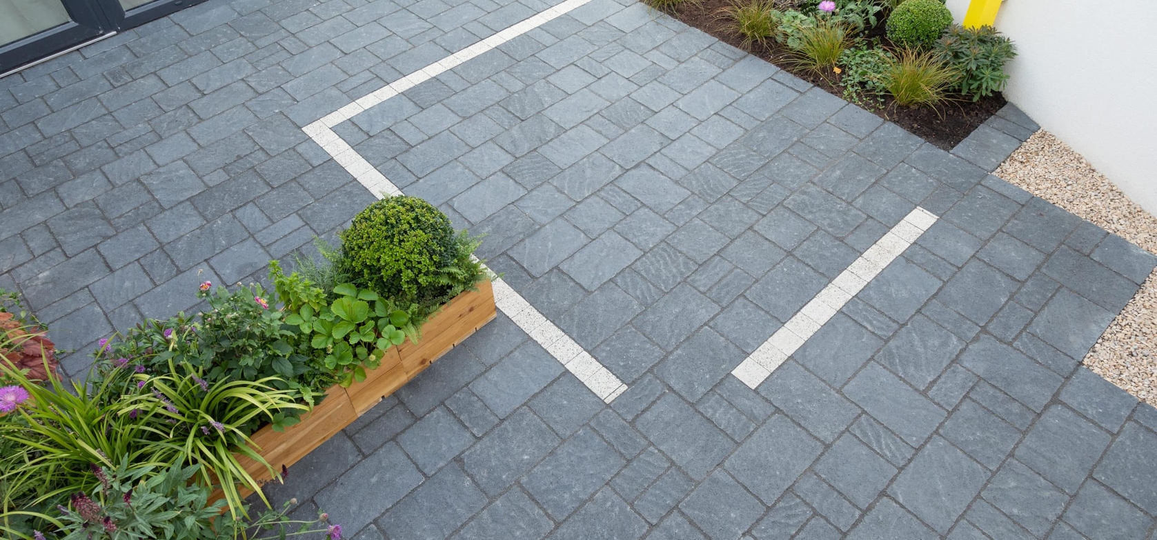 Urbana Charcoal Paving & Verona Setts White Granite